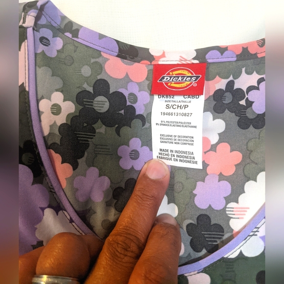 Dickies Camo Buds Scrub Top - Picture 3 of 6